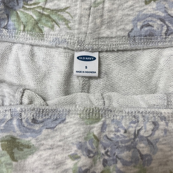Old Navy: Women’s Blue Gray Floral Cotton Knit Shorts, Size S - Picture 3 of 5